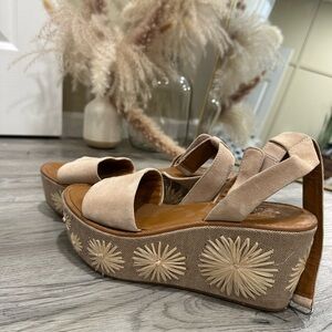 Chic Beige Platform Sandals